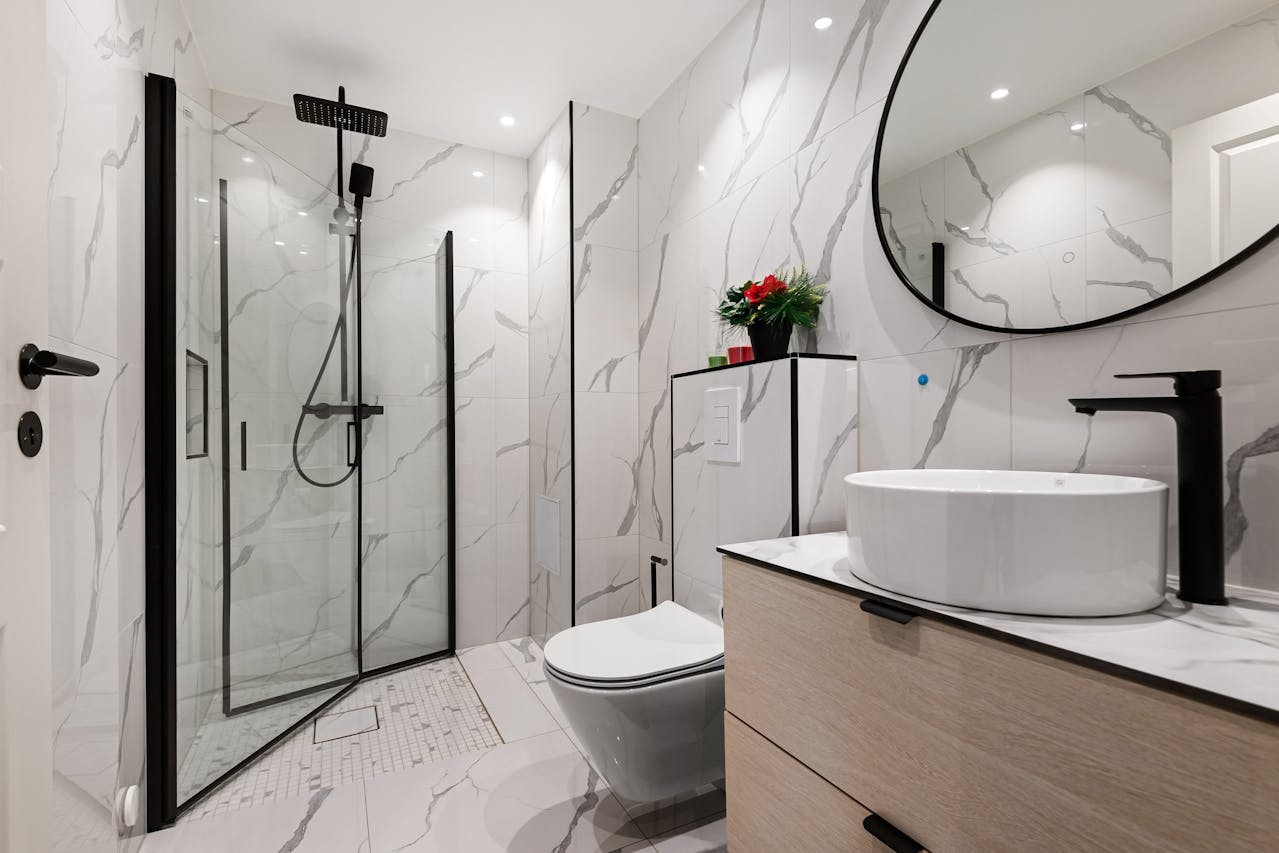 Aménager une salle de bain petite et moderne 