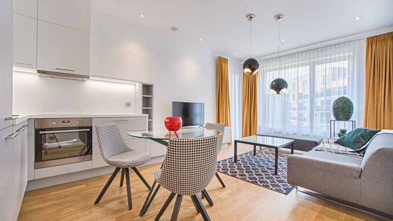 astuces et conseils pratiques pour Aménager une cuisine ouverte dans un salon de 25m2