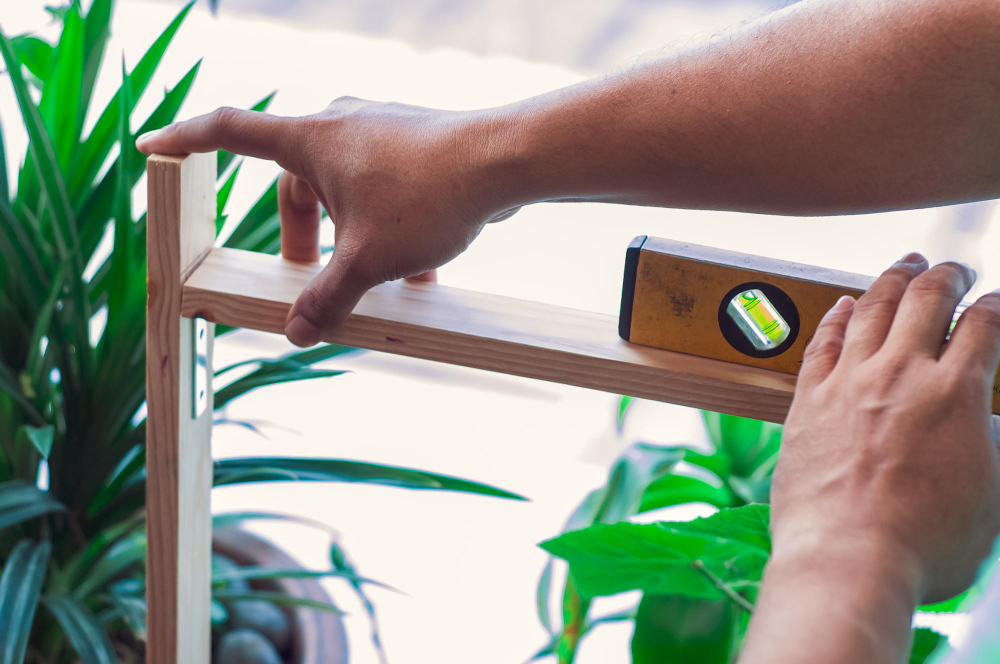 guide et astuces pour fixer une étagère au mur